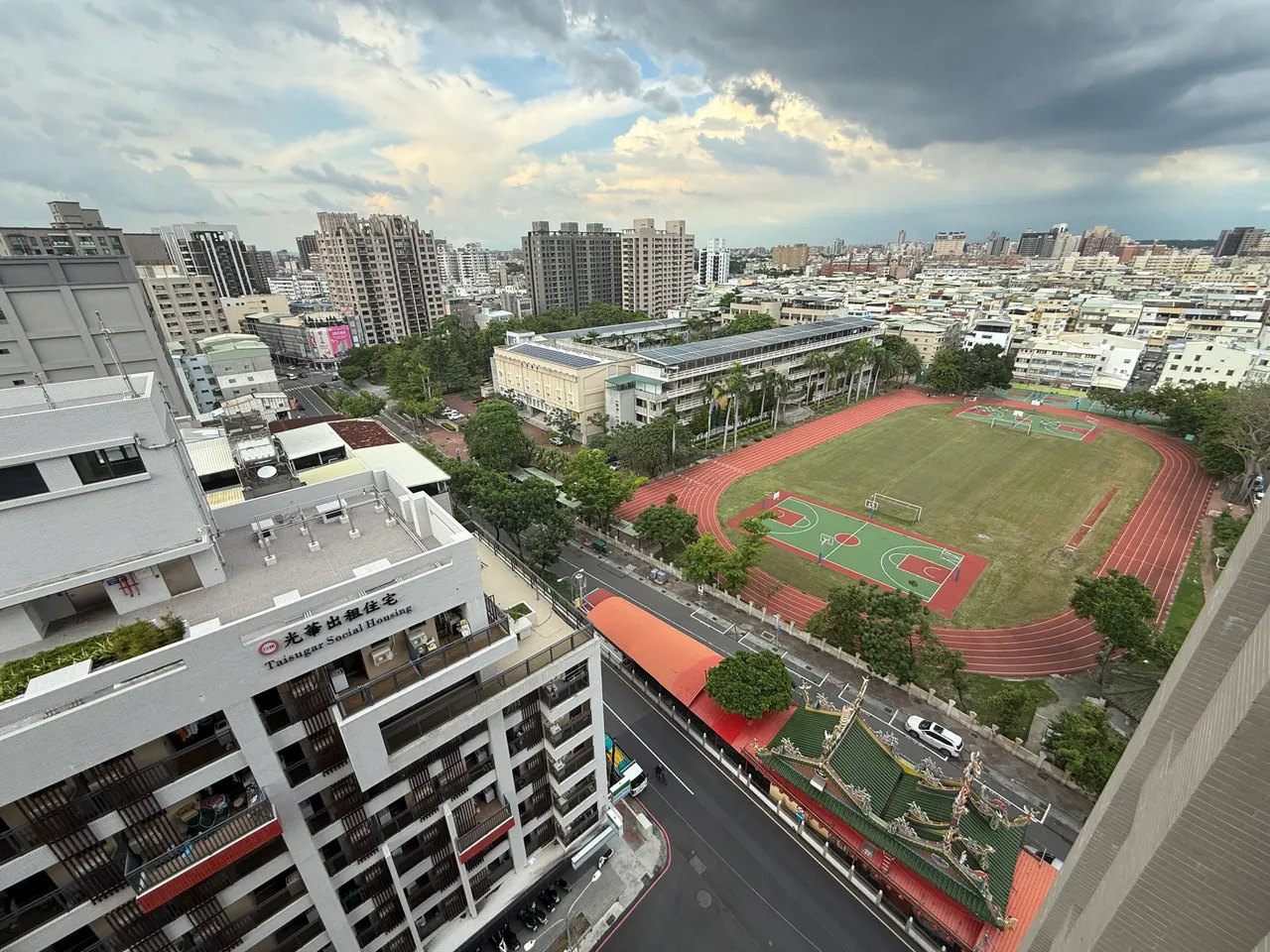 舊的建案賣不完，新的建案進不了場，市場觀望氛圍重。葉家銘攝