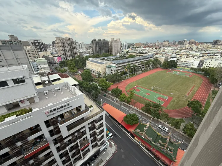 舊的建案賣不完，新的建案進不了場，市場觀望氛圍重。葉家銘攝