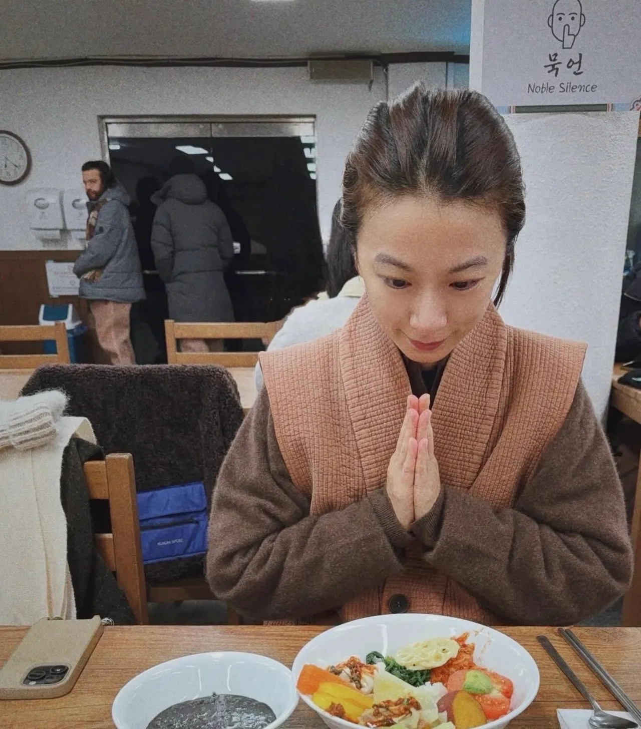 田馥甄日前于白羊寺体验寺庙生活与美食。翻摄IG