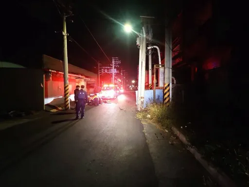 台南死亡車禍！越籍移工騎車深夜自撞電桿　送醫不治