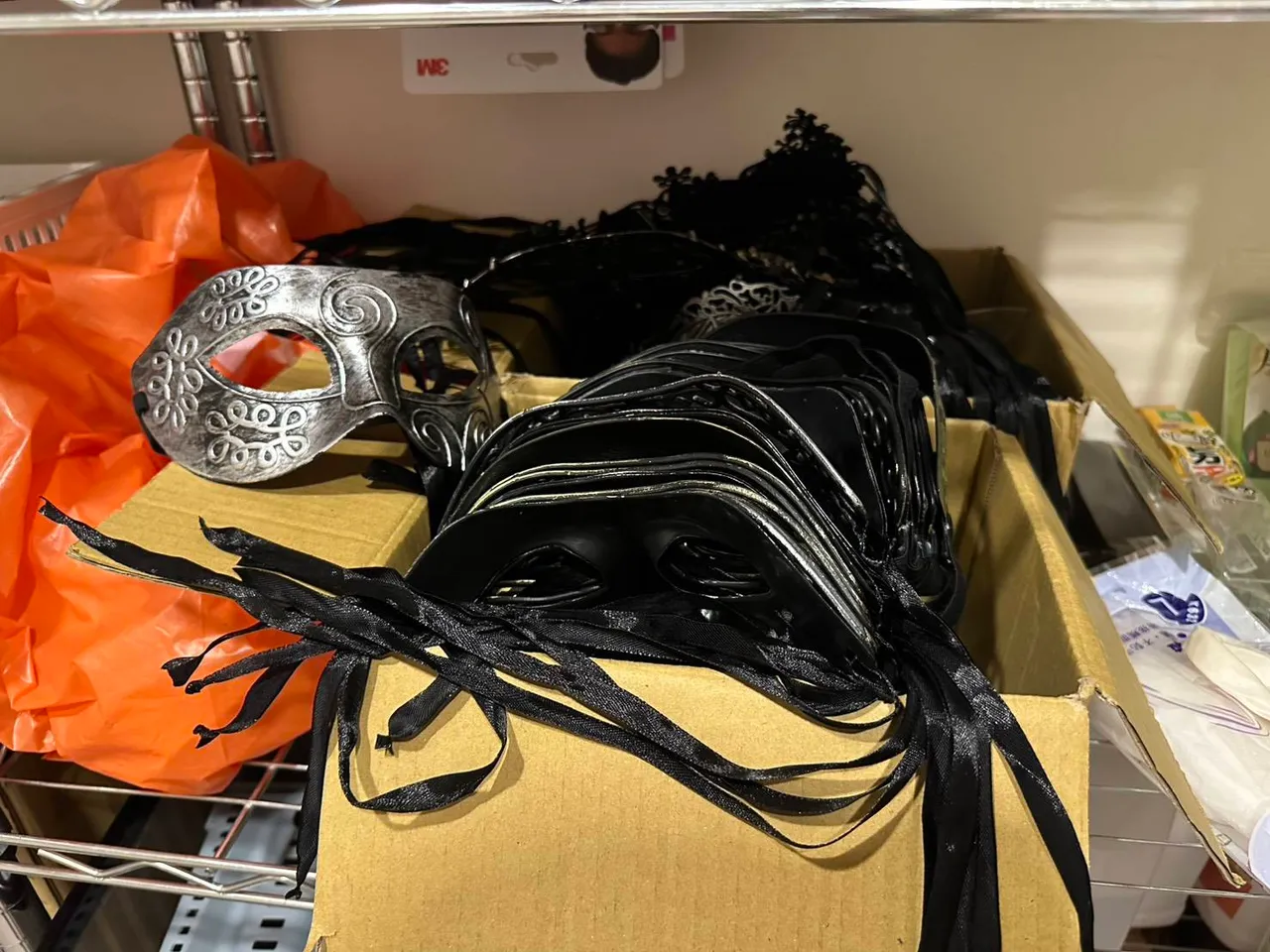 業者還提供助興工具、道具給消費者使用。翻攝照片