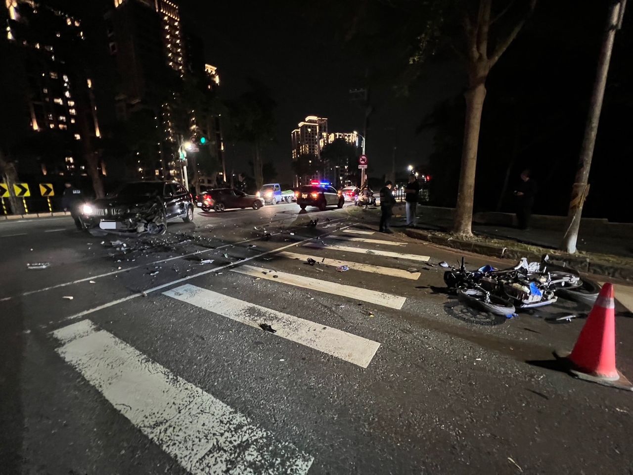 左轉綠燈還沒亮就起步!自小客撞死騎士 警依過失致死罪嫌送辦