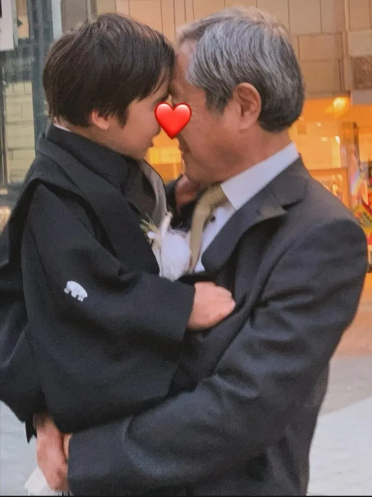 麻衣育有一子，日前她上傳爸爸生前和兒子的互動照片。翻攝麻衣IG