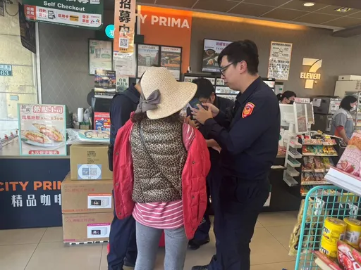 六旬妇为爱冲昏头急买点数给国外男友！超商店员通报布袋警方即时阻诈
