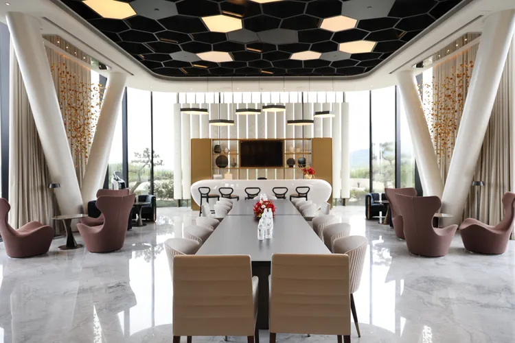 「陶朱隱園」的公共空間比五星級飯店還豪華。莊宗達攝