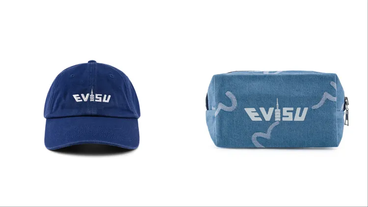 EVISU X 台北101商標棒球帽（左）2300元、台北101商標手拿包 （右）890元。品牌提供