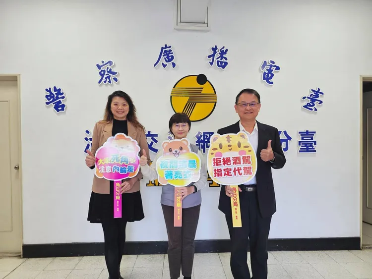 烏日副分局長許正懋還宣導勿酒駕、交通安全。警方提供