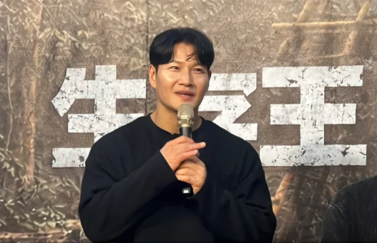 金鍾國婚後首來台，被恭喜新婚，開心回「謝謝」。陳薇安攝