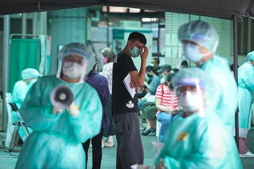 醫院貼「我今天願意加班」文宣　醫護炸鍋：不想請人只會情勒