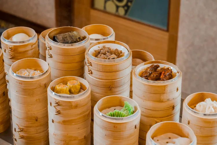 隱岳閣點心推車匯集多款經典港點，光燒賣系列就有近10種口味。路易莎提供