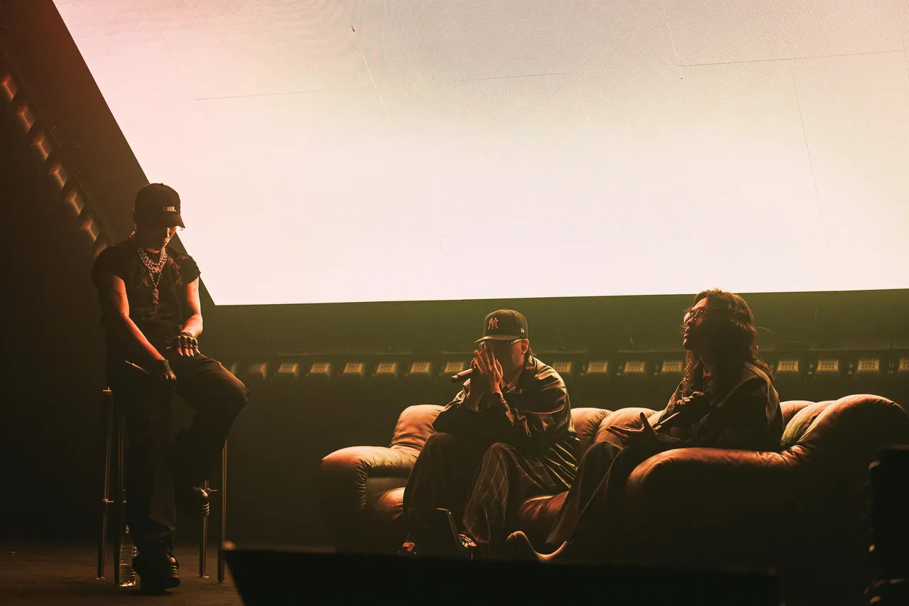 ØZI 与Gummy B、The Crane同台演出。奥曼音乐有限公司提供