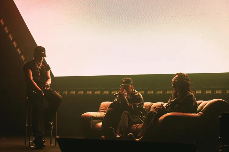 ØZI 與Gummy B、The Crane同台演出。奧曼音樂有限公司提供