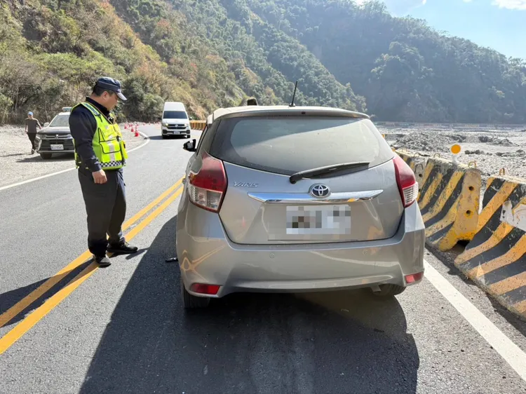 汽、機車碰撞，騎士昏迷送醫。翻攝畫面