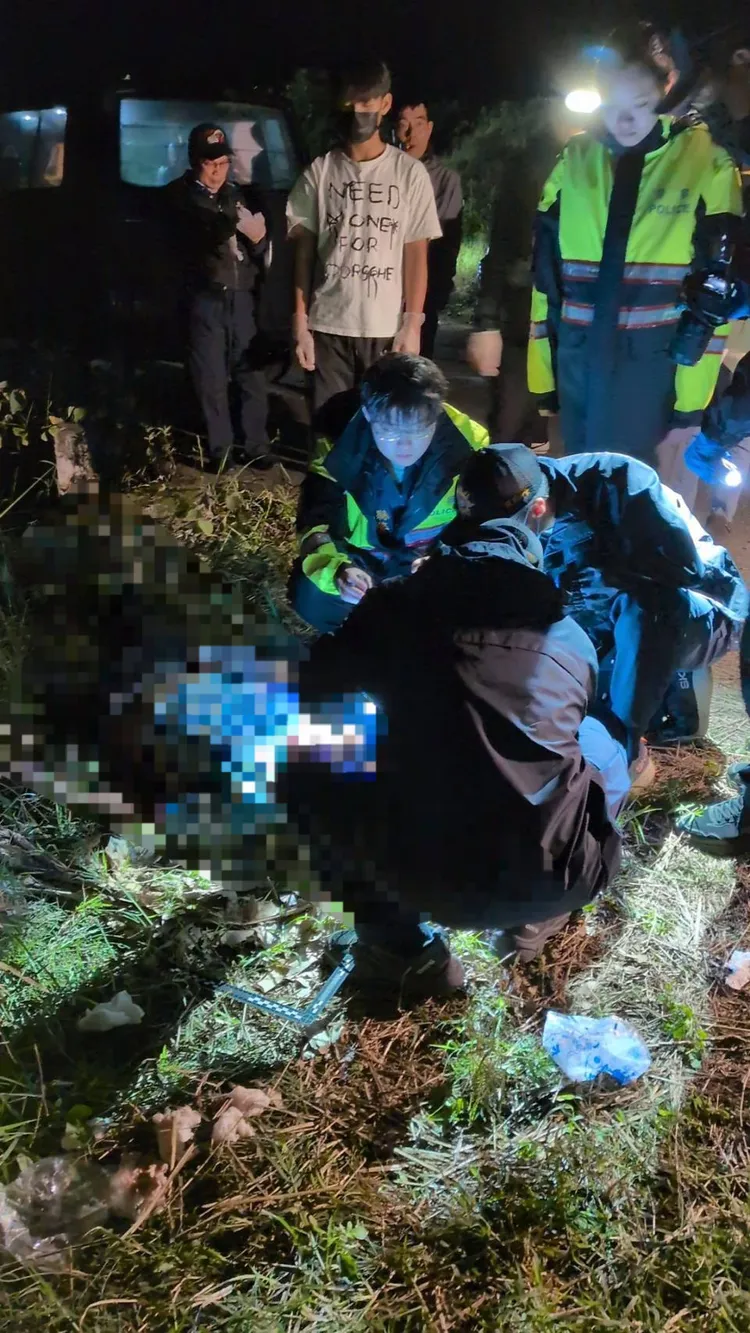 鑑識人員到命案現場採證。警方提供