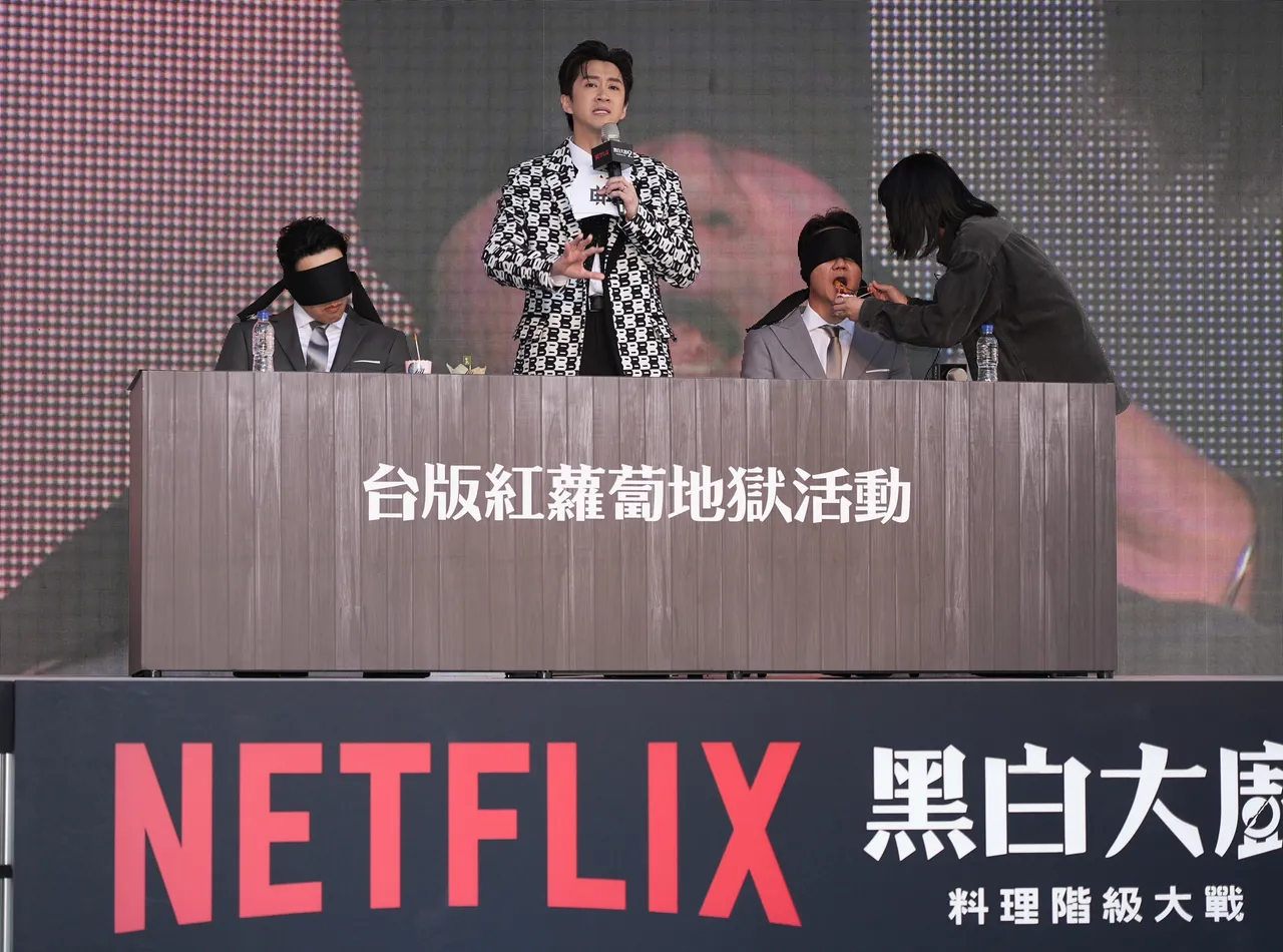 陳漢典（中）賣力主持。彭欣偉攝