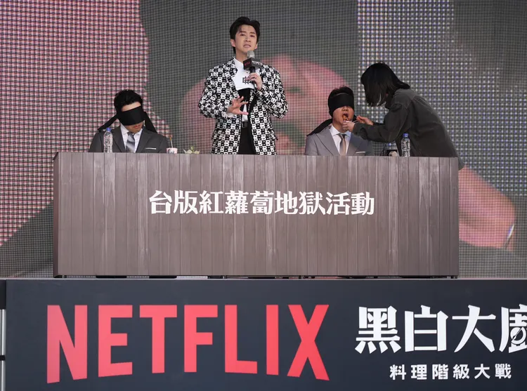 陳漢典（中）賣力主持。彭欣偉攝