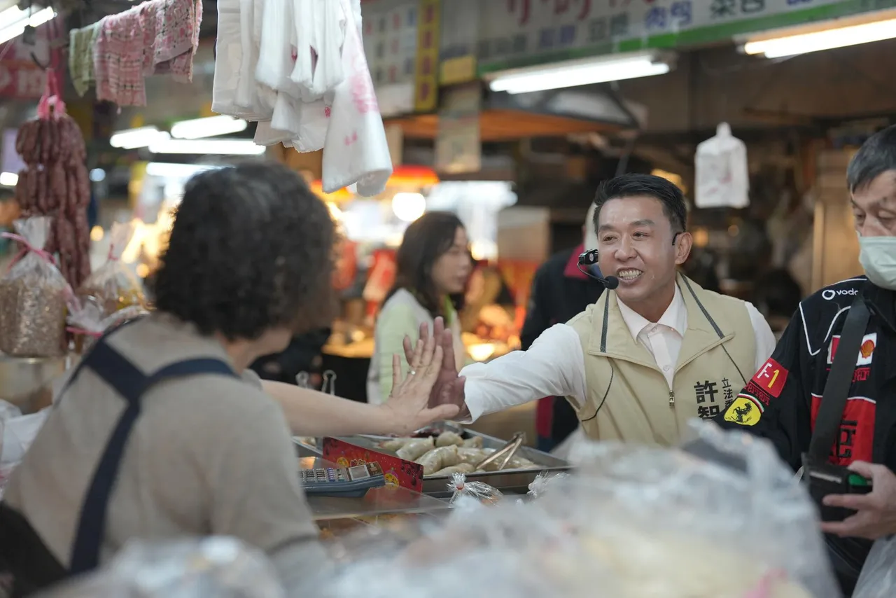 許智傑表示，我們將會團結一致，守住高雄。翻攝自許智傑臉書