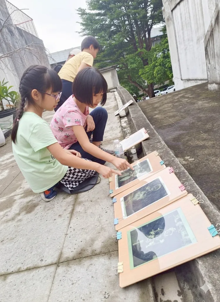 菁桐照相館將透過藍晒手作課程，讓孩子把陽光、時間與想像力，一起變成屬於自己的作品。菁桐照相館提供
