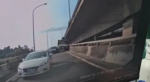 台88快速道路大貨車擦撞自小客後逕行駛離！警將通知肇事駕駛到案說明