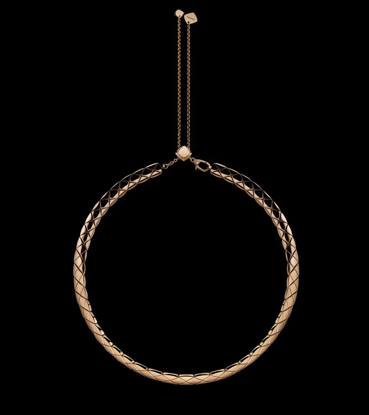 COCO CRUSH柔軟短項鍊，18K BEIGE米色金。品牌提供