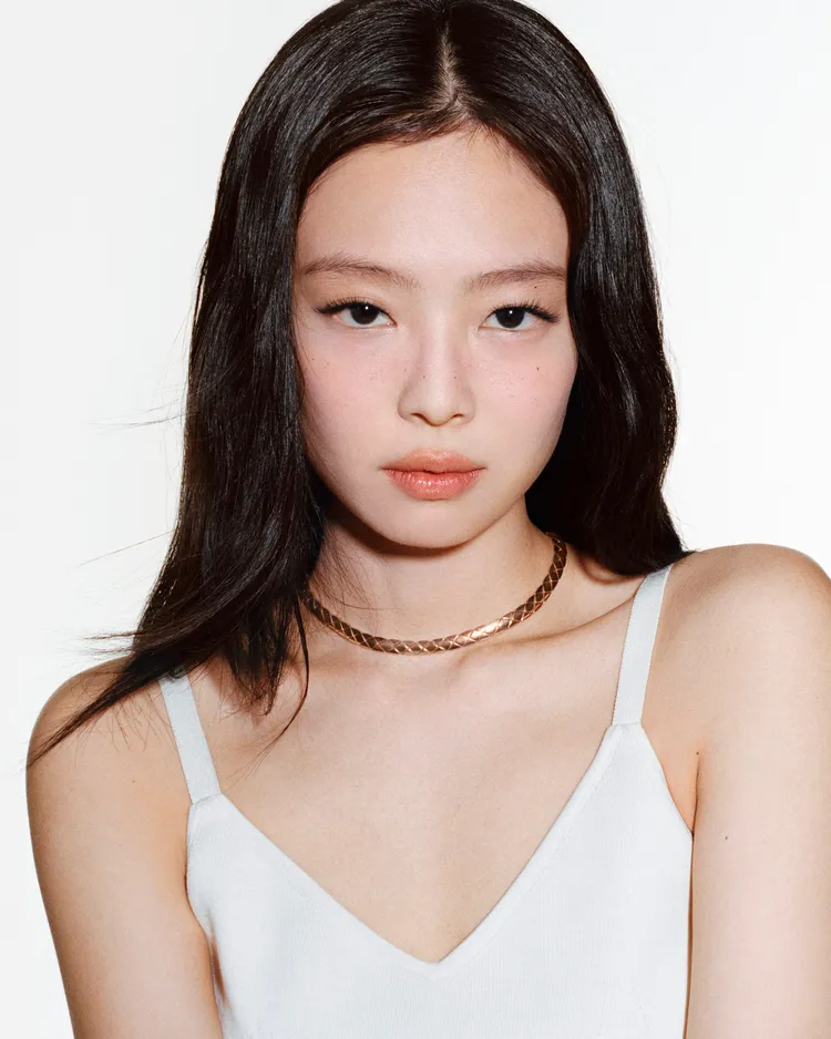 Jennie拍攝香奈兒2026 COCO CRUSH形象廣告。品牌提供