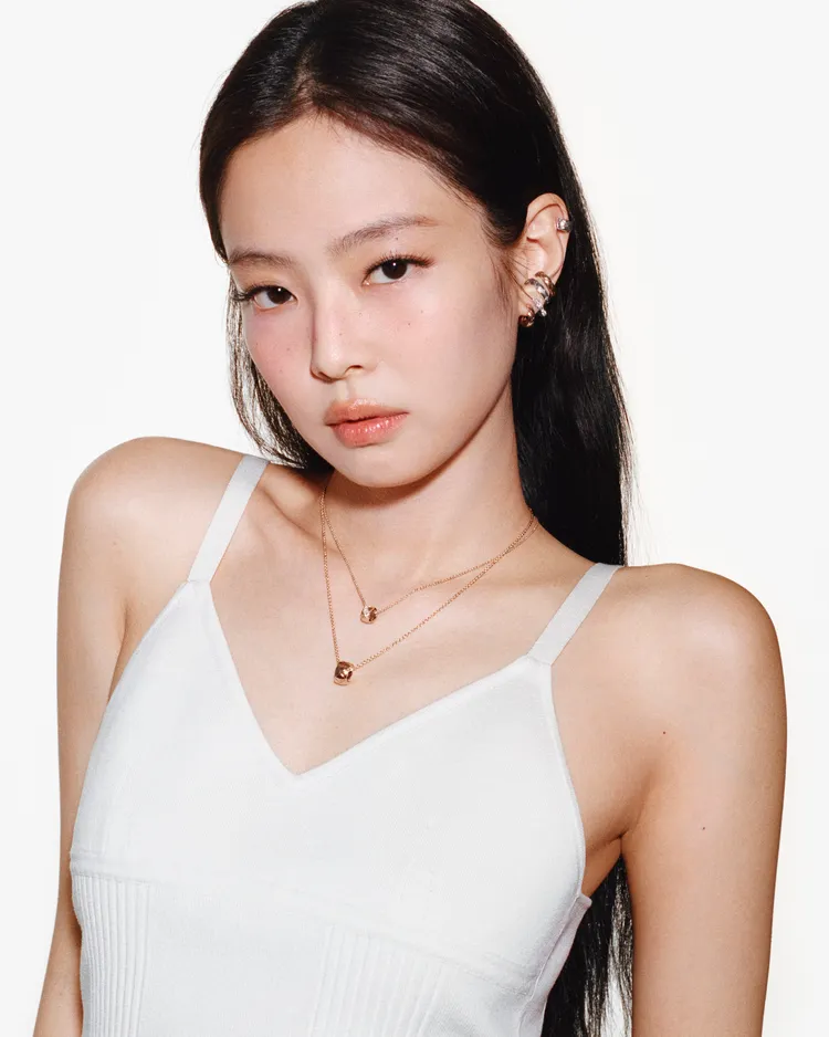 Jennie拍攝香奈兒2026 COCO CRUSH形象廣告。品牌提供
