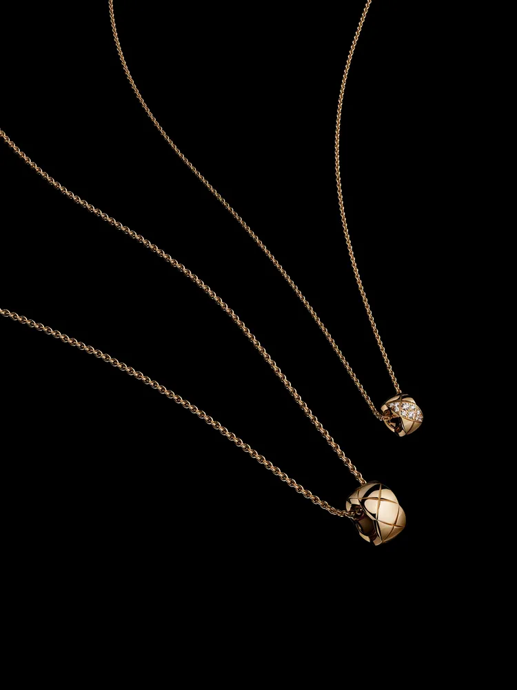 COCO CRUSH項鍊_大型款及小型款，18K BEIGE米色金。品牌提供