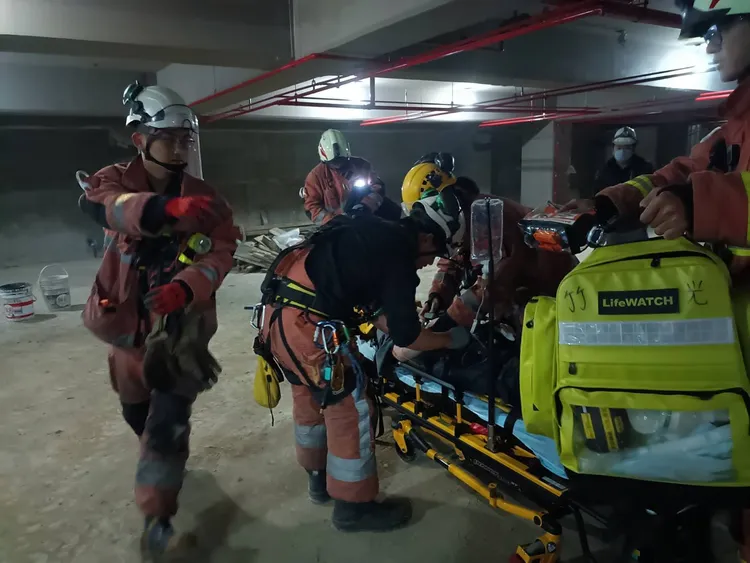 送醫。新竹市消防局提供