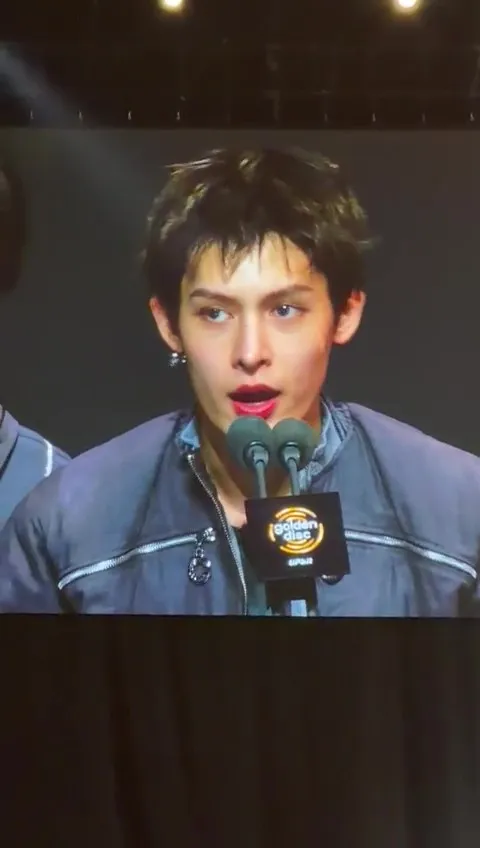 CORTIS上台领奖时，赵雨凡用中文，「非常感谢大家的支持」。读者提供