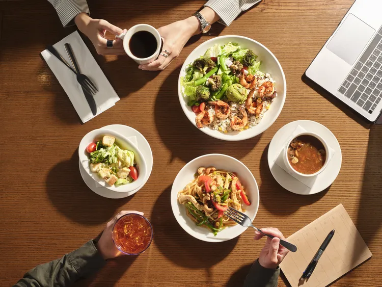 TGI FRIDAYS最新商業午餐一次滿足價格實惠、選擇多元與用餐儀式感。業者提供