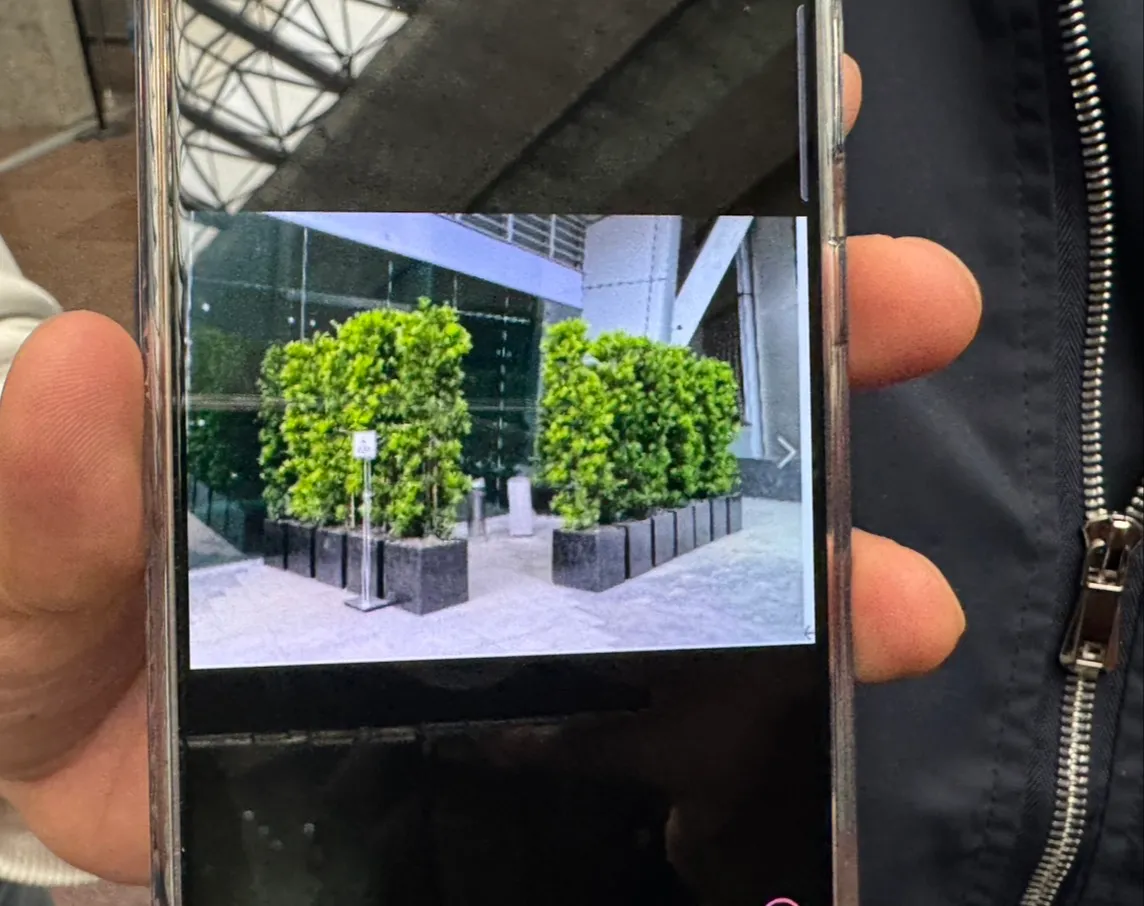 年貨大街吸菸區比照台北大巨蛋戶外吸菸區設置。張綵茜攝