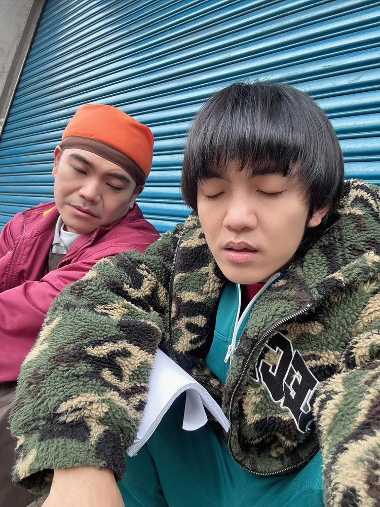 郭忠祐（前）和馬國弼有許多對手戲。翻攝自郭忠祐臉書