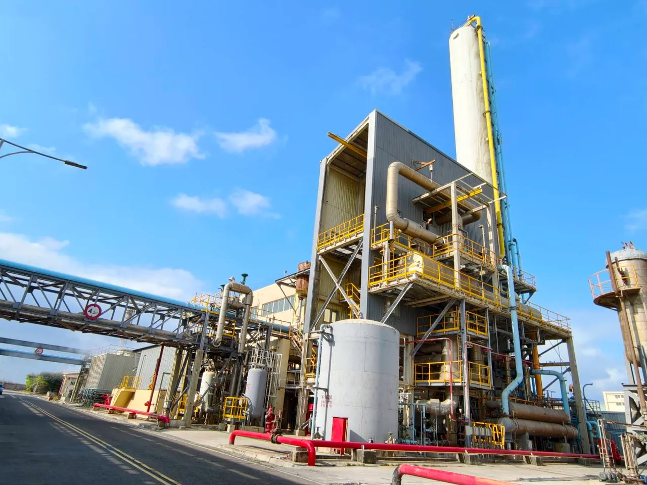 台肥台中厂硝酸工场　率先引入三级减量技术取得碳费优惠费率