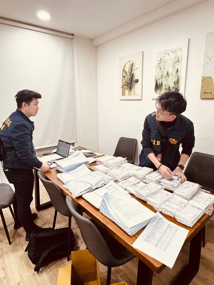 警方進行蒐證。翻攝畫面