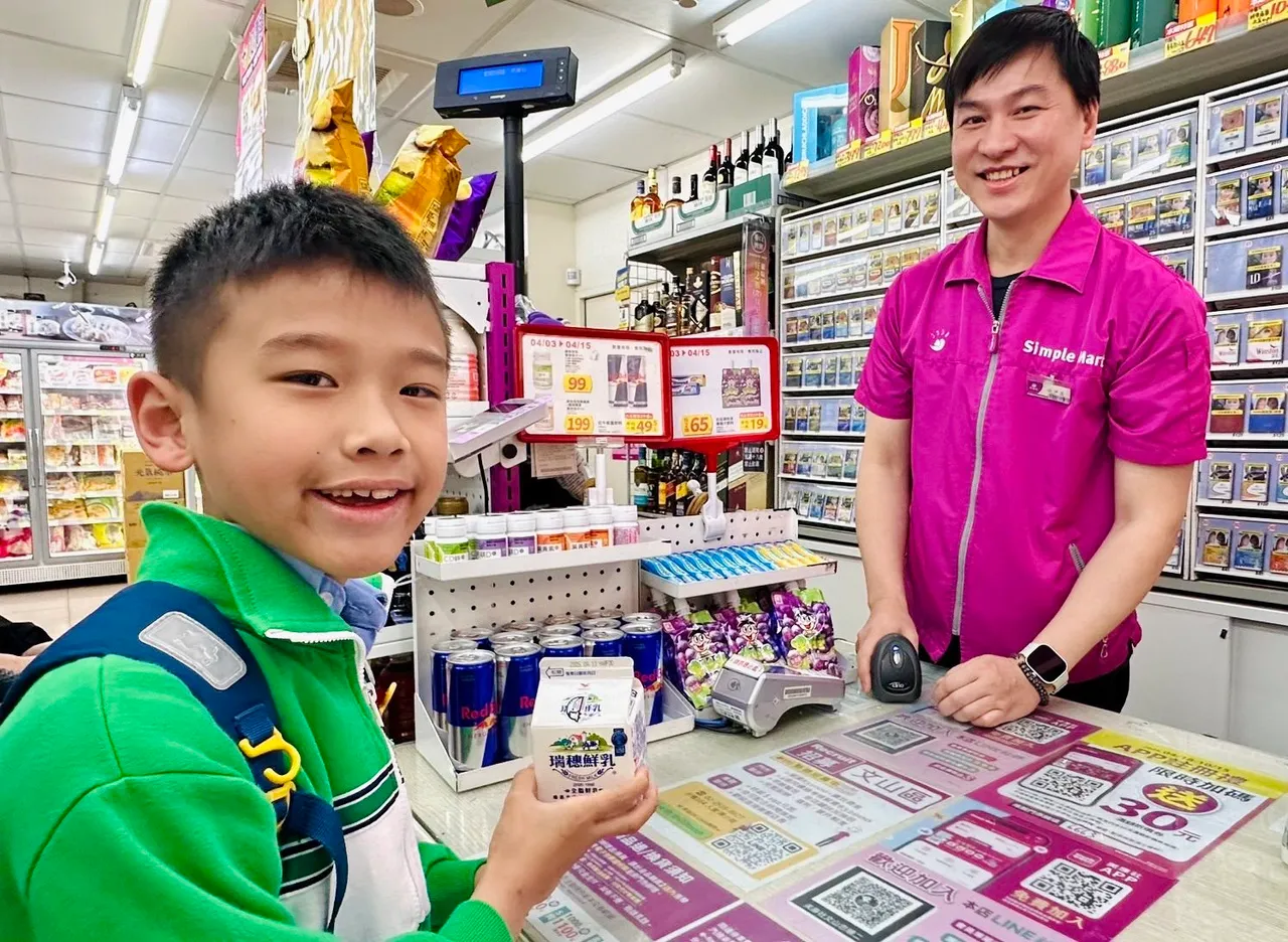 北市「生生喝鮮奶」自2025年4月上路後不斷放寬領標準。台北市教育局提供