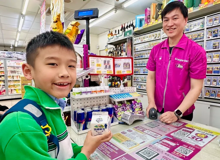 北市「生生喝鮮奶」自2025年4月上路後不斷放寬領標準。台北市教育局提供