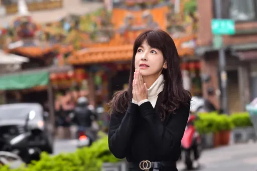 陈明真48岁喜获双胞胎　10年前北港求子拍戏还愿