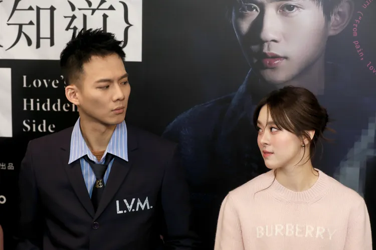 吳念軒（左）戲裡拒絕邱偲琹獻吻。攝影中心攝