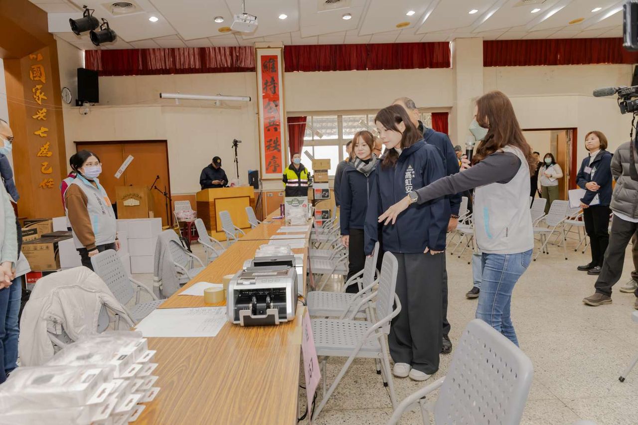 明天領5千元現金! 高虹安視察發放消費金整備狀況、確保作業順暢