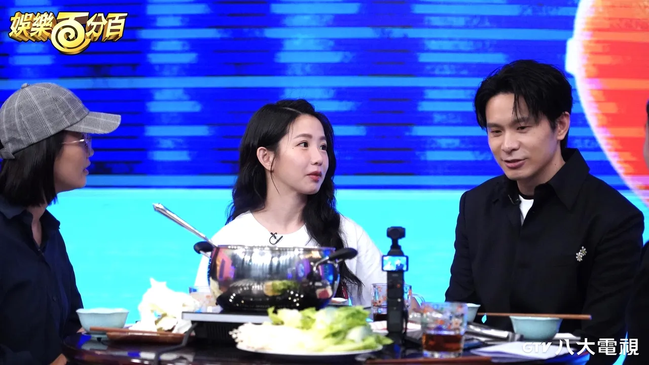 姚淳耀（圖右）靠學琴走過失戀期。八大電視提供