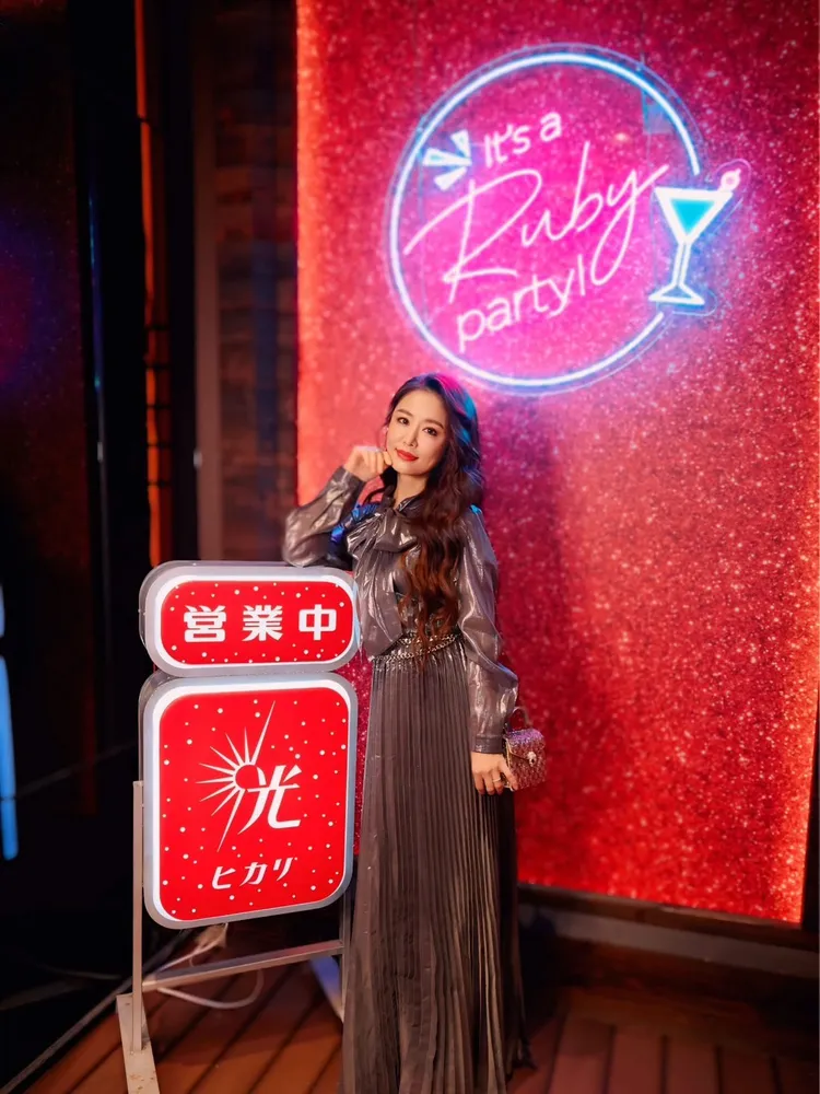 林心如特地回到《華燈初上》拍攝的主場景酒吧舉辦派對。翻攝自林心如臉書