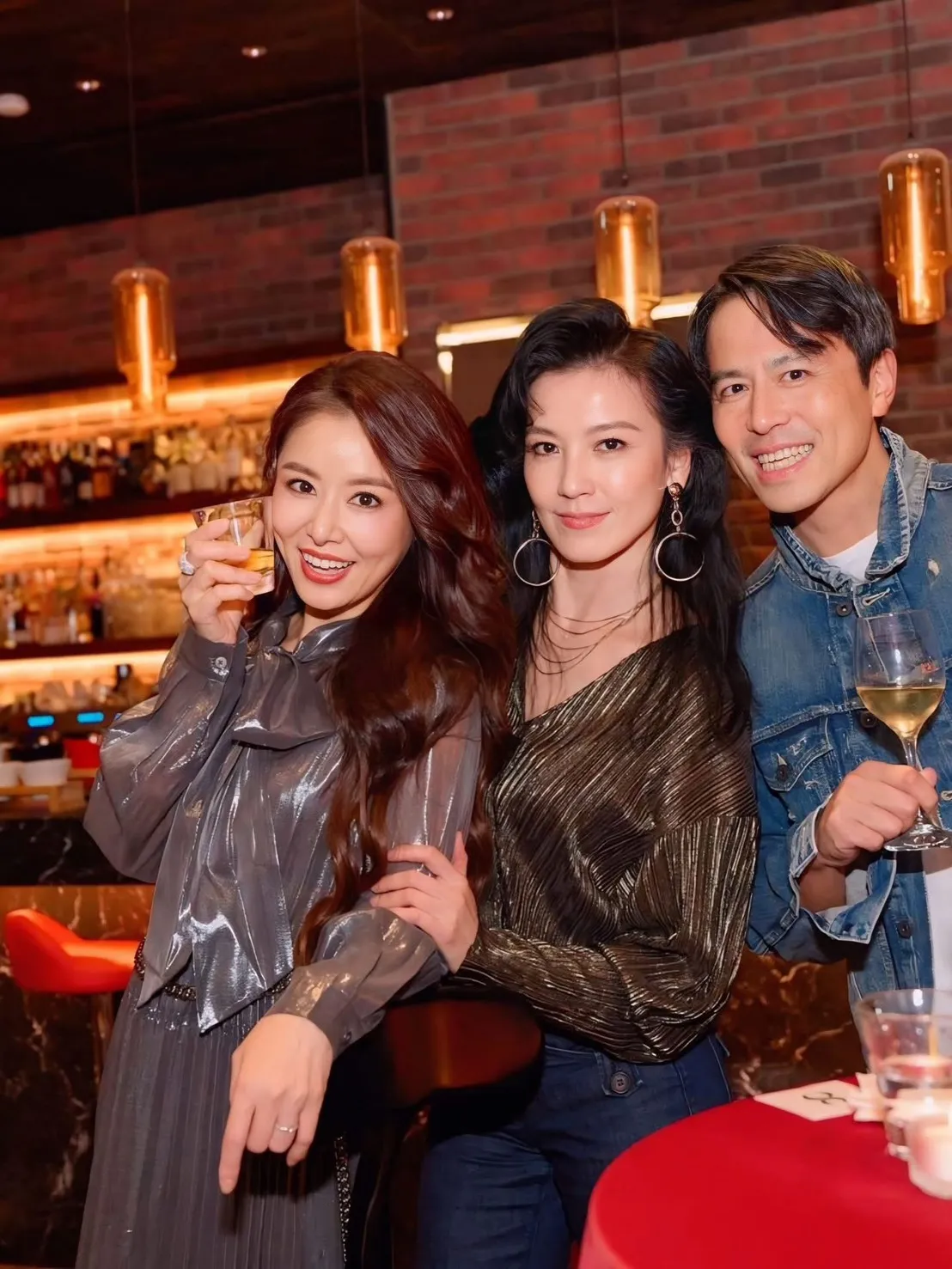 林熙蕾（中）和老公楊晨（右）一起來祝福林心如。翻攝自林心如臉書