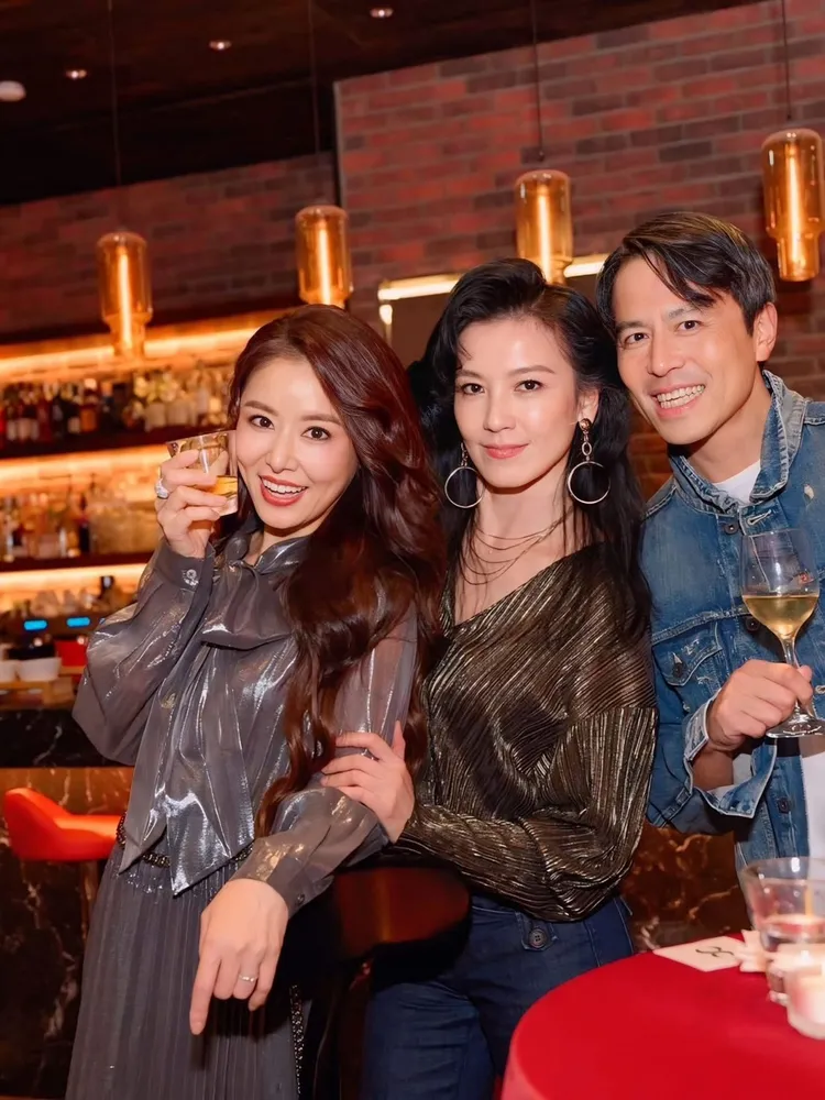 林熙蕾（中）和老公楊晨（右）一起來祝福林心如。翻攝自林心如臉書