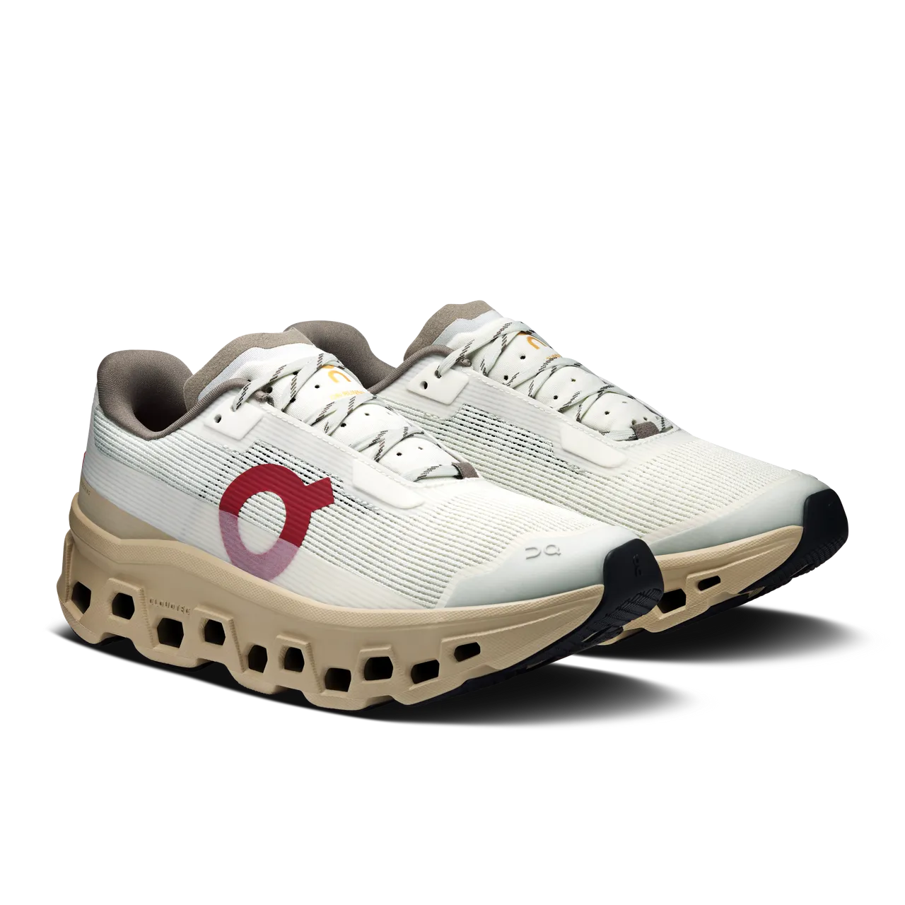 On昂跑Cloudmonster Void 白棕色，5780元。品牌提供