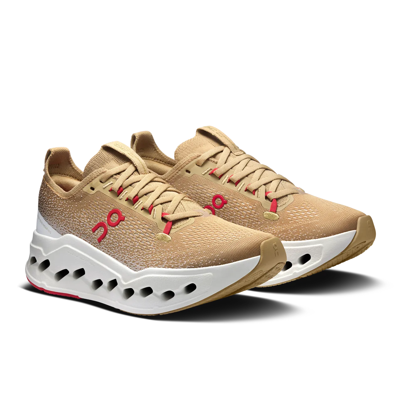 On昂跑Cloudsurfer Max棕色，6280元。品牌提供