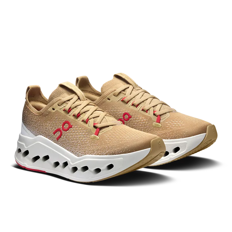 On昂跑Cloudsurfer Max棕色，6280元。品牌提供