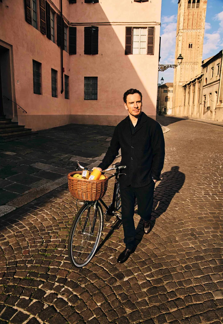 「萬磁王」Michael Fassbender拍攝Acqua di Parma 110周年形象大片。品牌提供