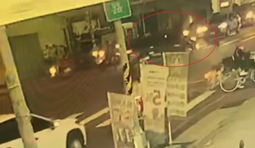 機車停下撿落物遭撞！汽車肇事逃逸　到案竟辯稱這原因