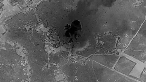 川普的报复！美军大规模轰炸IS影片曝　恐怖分子遭「粉灭清除」　