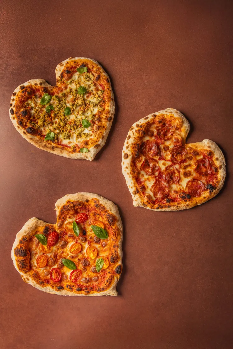 ZIGA ZAGA「有夠義思半自助饗宴」限時推出情人節主題，心型義式窯烤披薩吃到飽，每位2980元起。台北君悅酒店提供